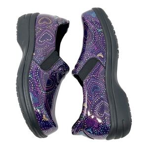 NWT Women’s Shoes Work Clogs Size 7M Easy Works By Easy Street Leeza Hearts